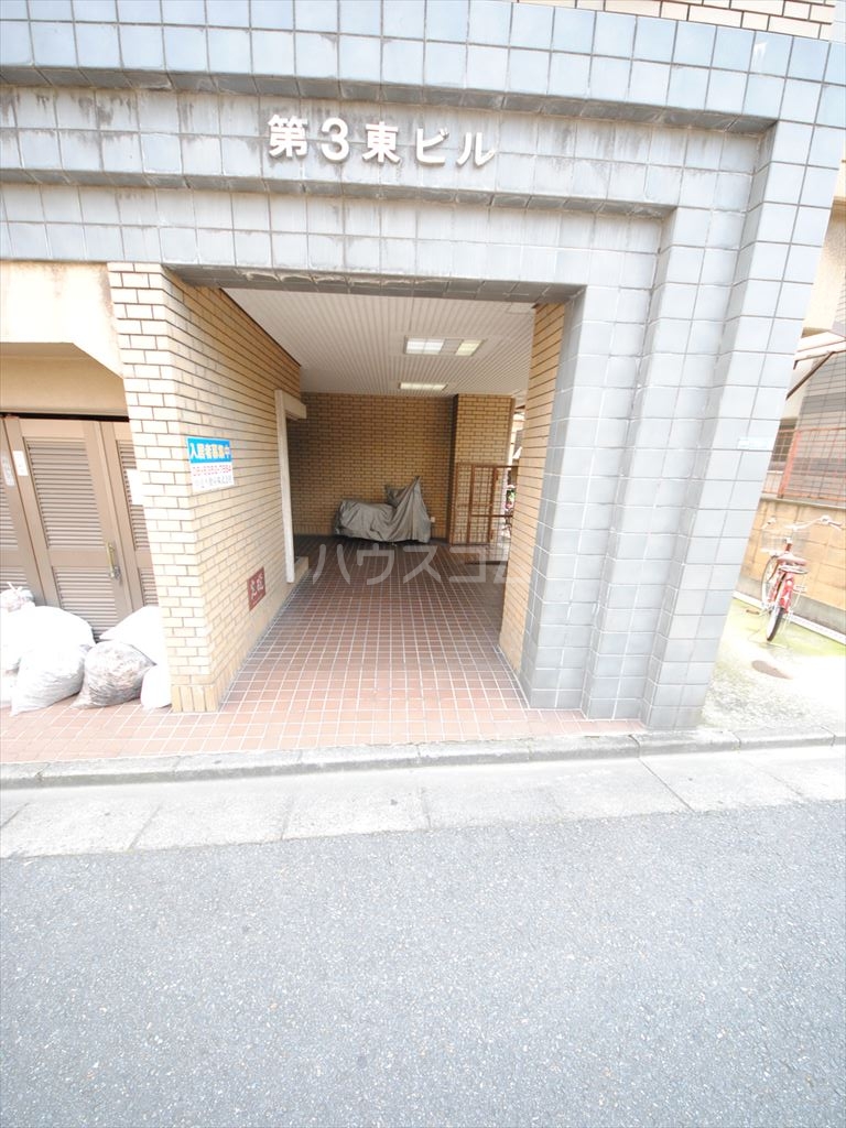 24/30 エントランス