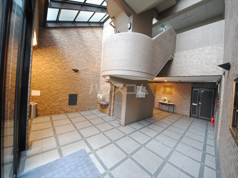 21/30 エントランス