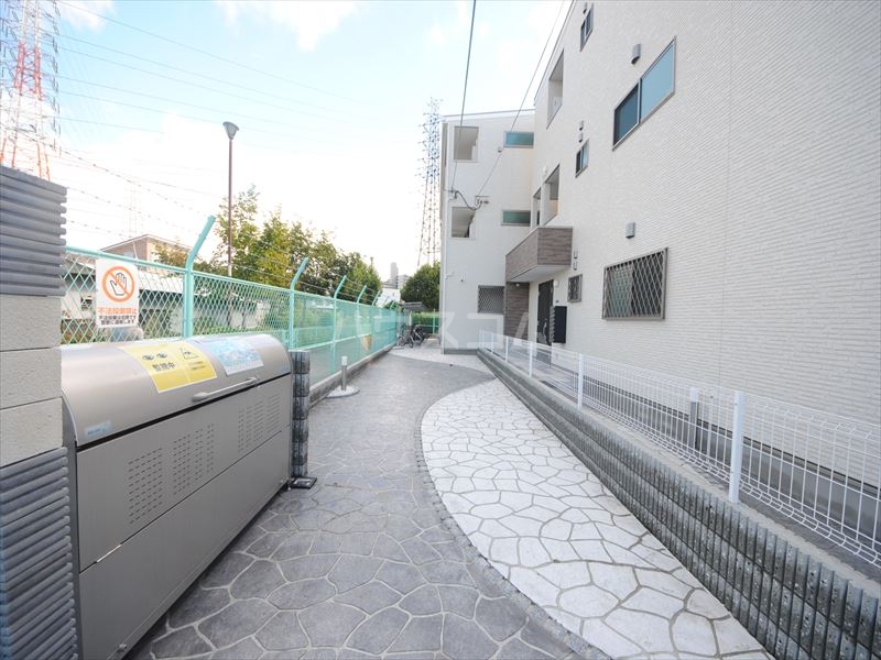 24/30 エントランス