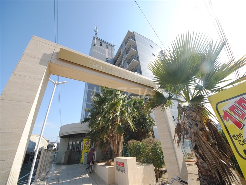 22/27 エントランス