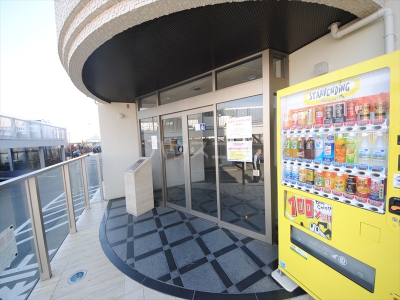 23/27 エントランス