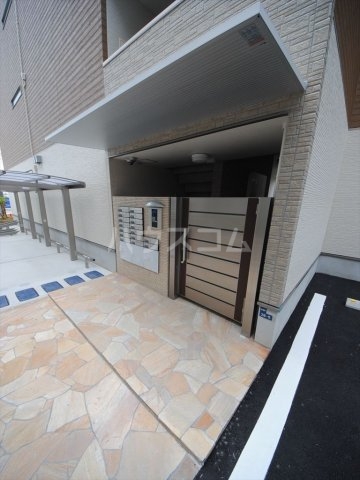 26/30 エントランス