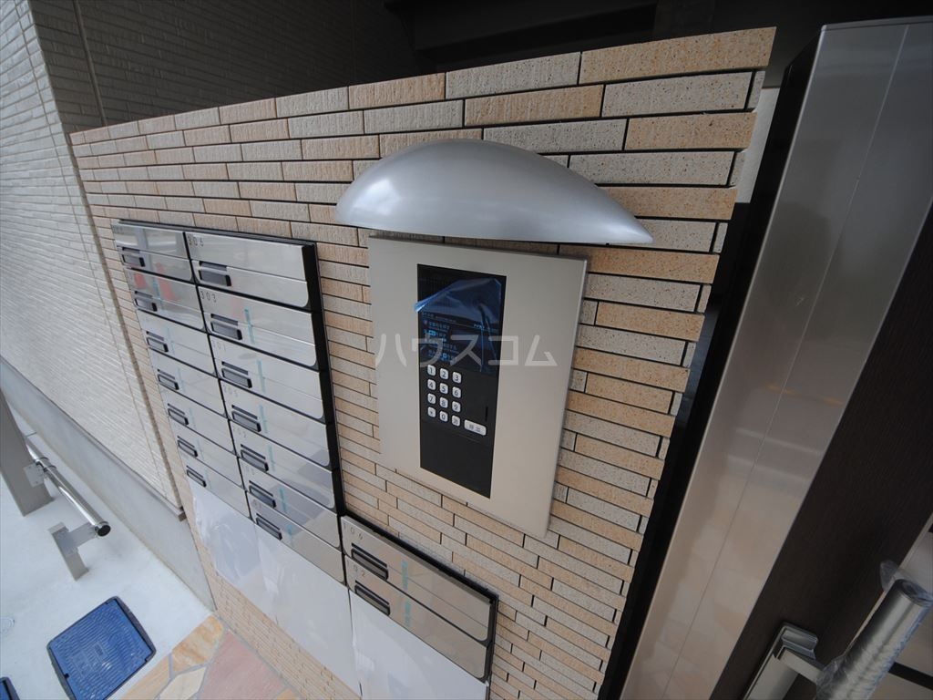 26/30 エントランス