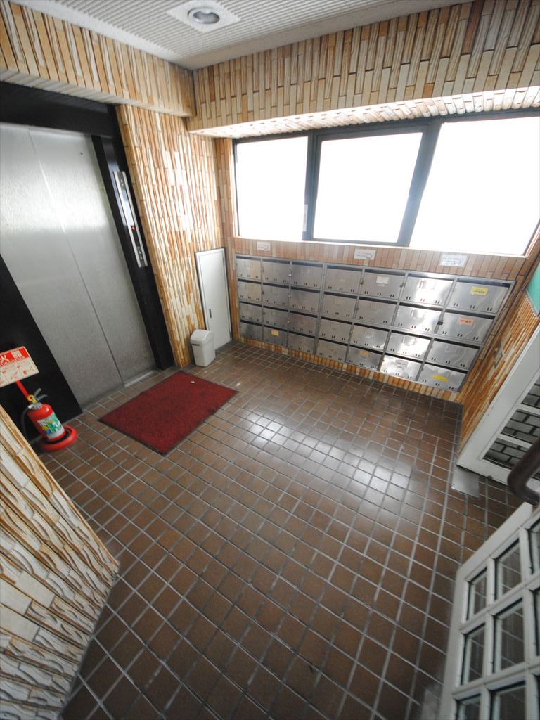 26/30 エントランス