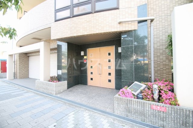 26/30 エントランス