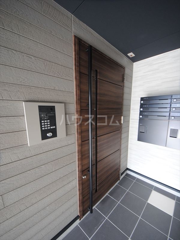 24/27 エントランス