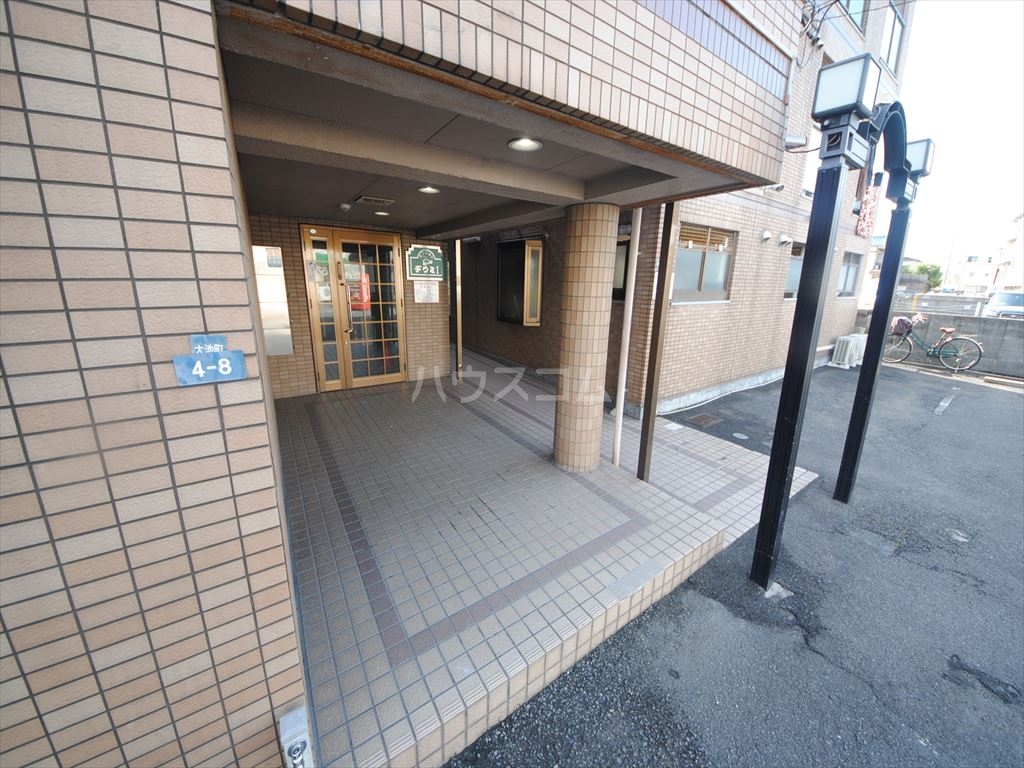 21/30 エントランス