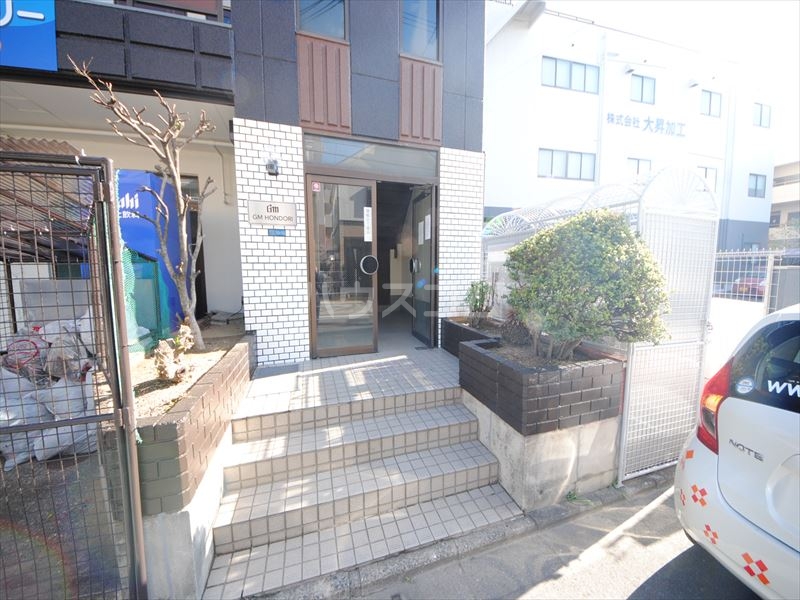 25/30 エントランス