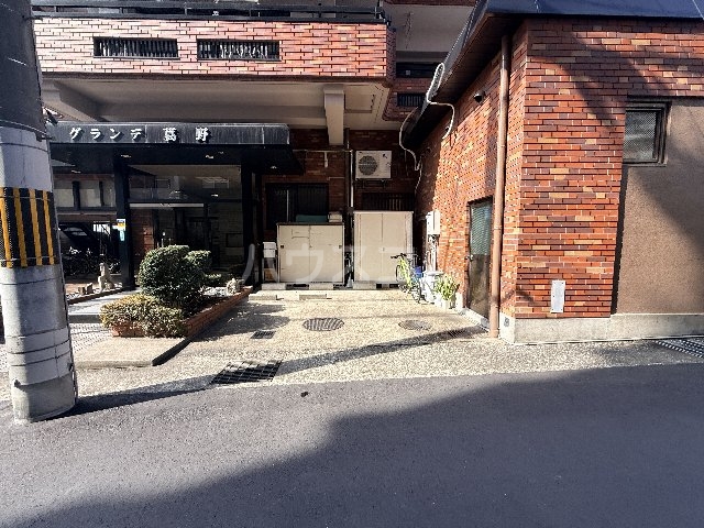 28/30 駐車場