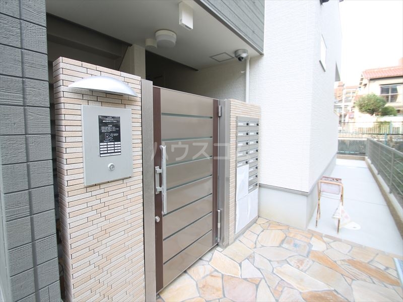 24/30 エントランス