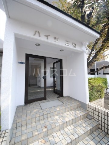 27/30 エントランス