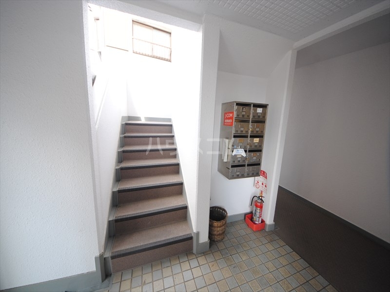 28/30 エントランス