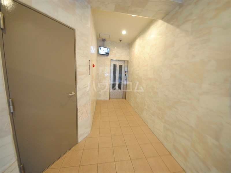 21/27 エントランス