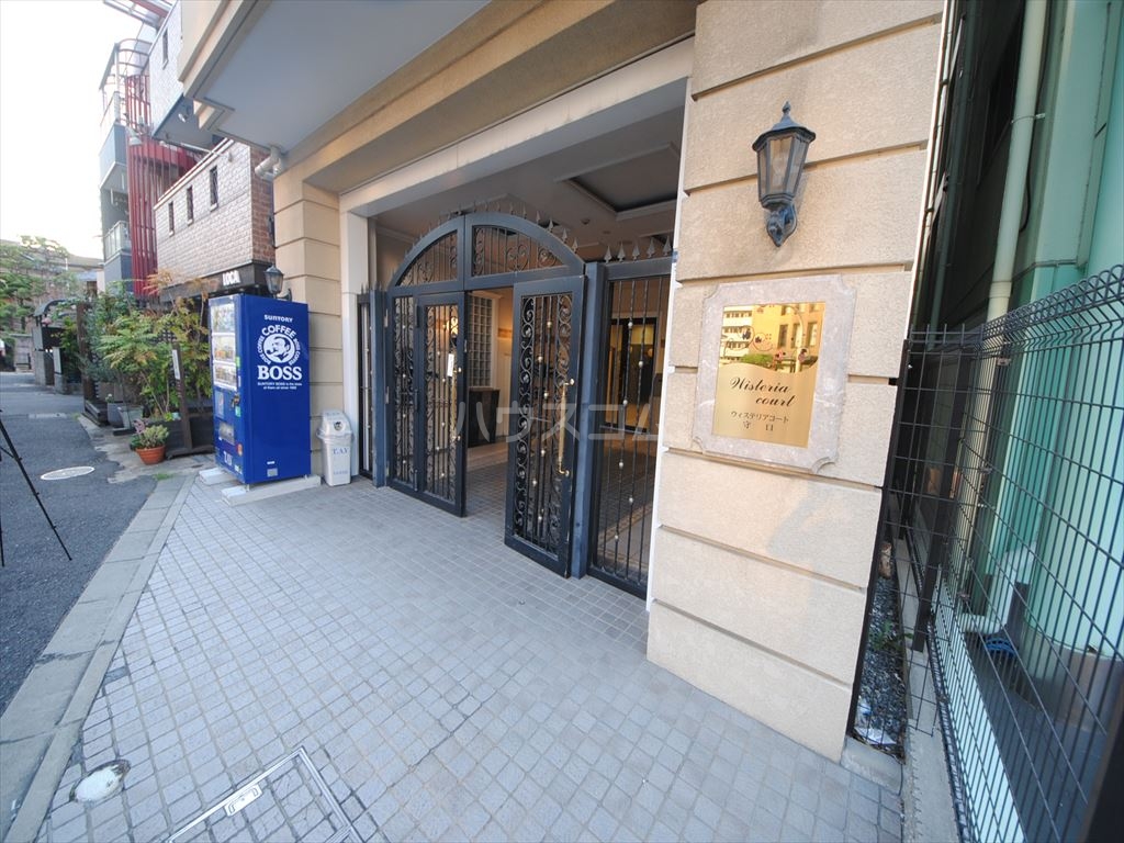 26/30 エントランス