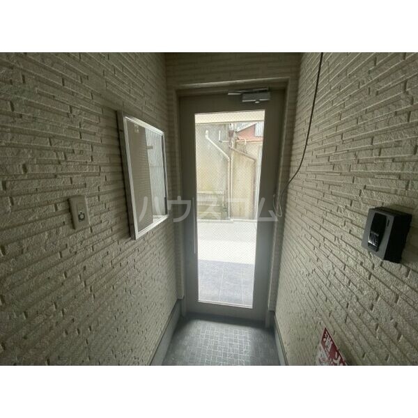 16/26 エントランス