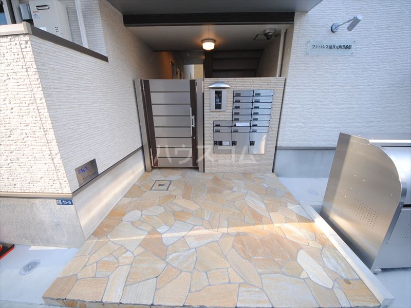 24/29 エントランス