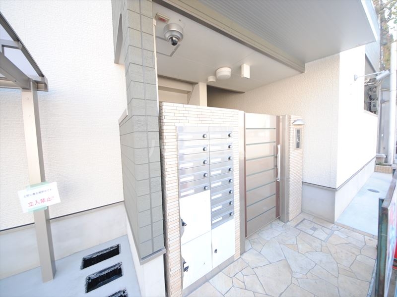 21/30 エントランス