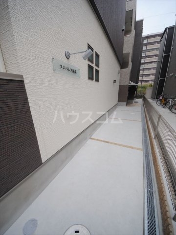 24/30 エントランス