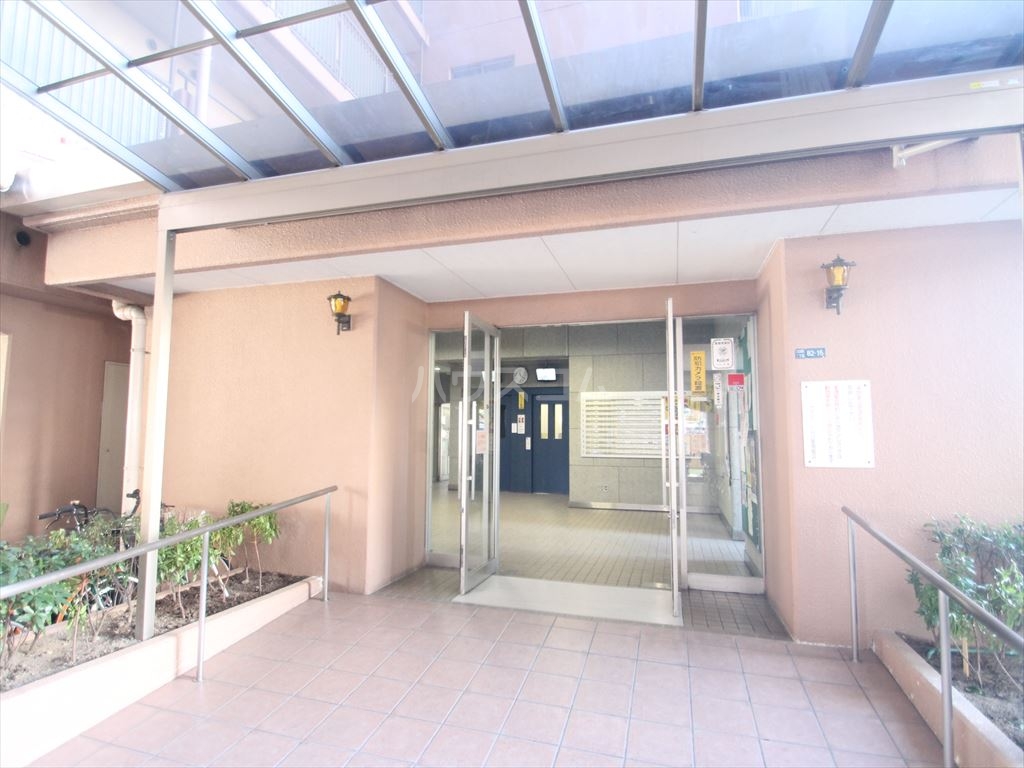 2/5 エントランス