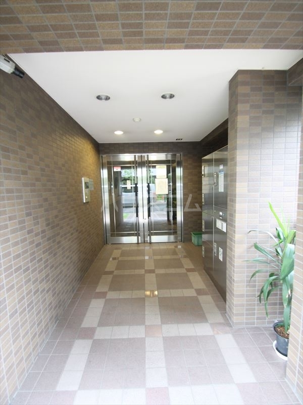 25/30 エントランス