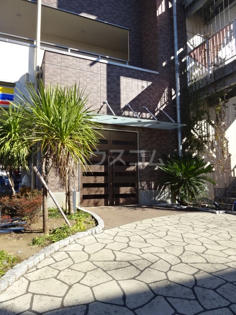 21/30 エントランス