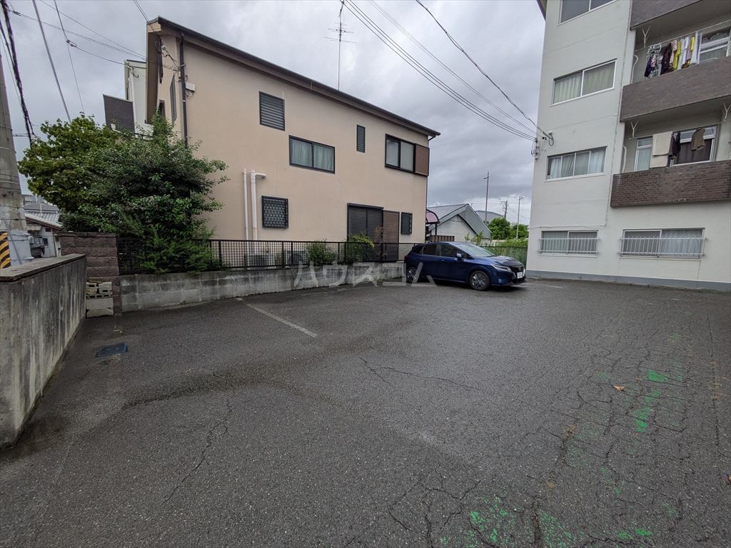 2/3 駐車場