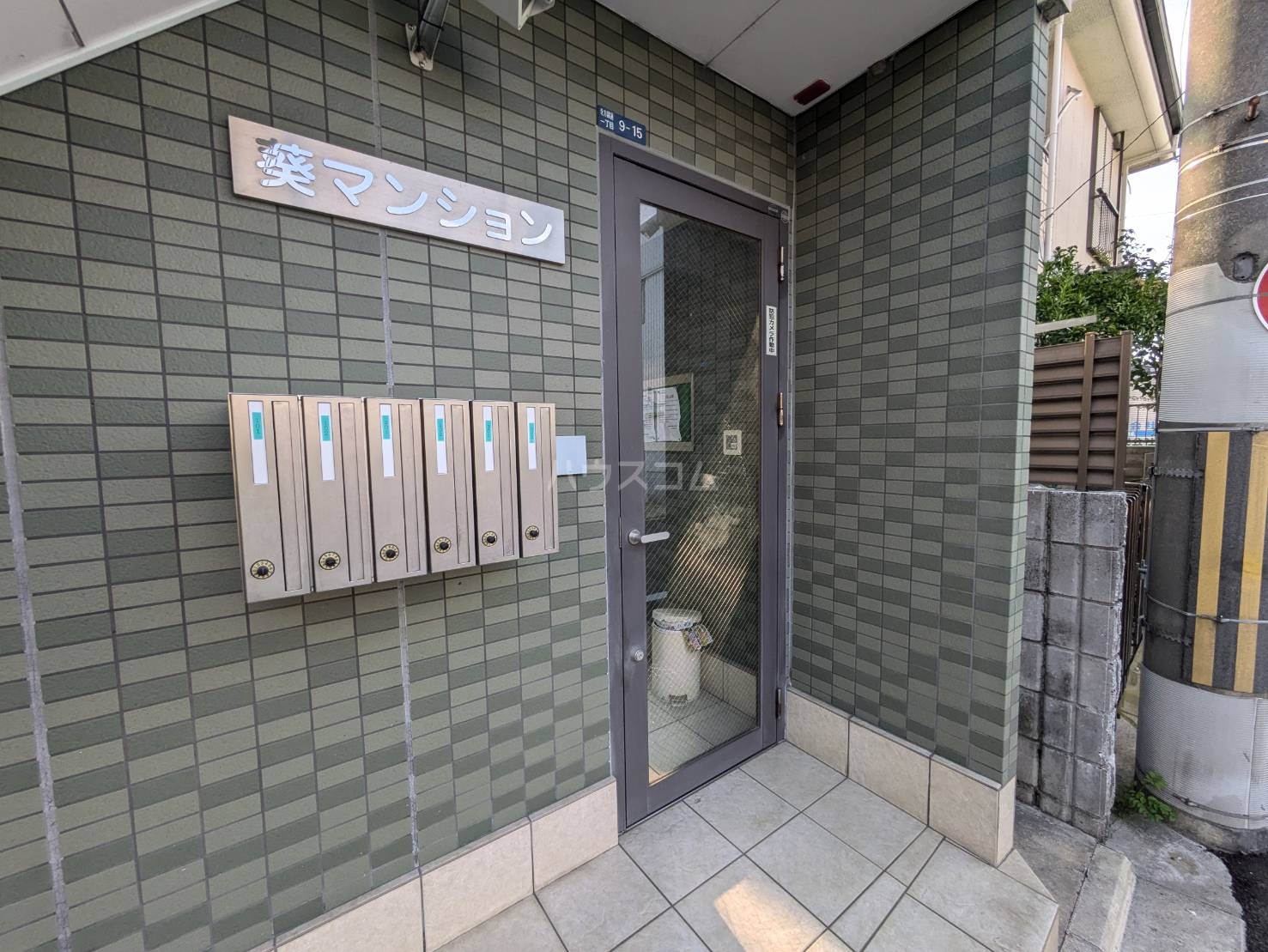 24/30 エントランス