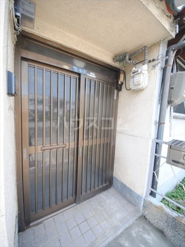 28/30 エントランス