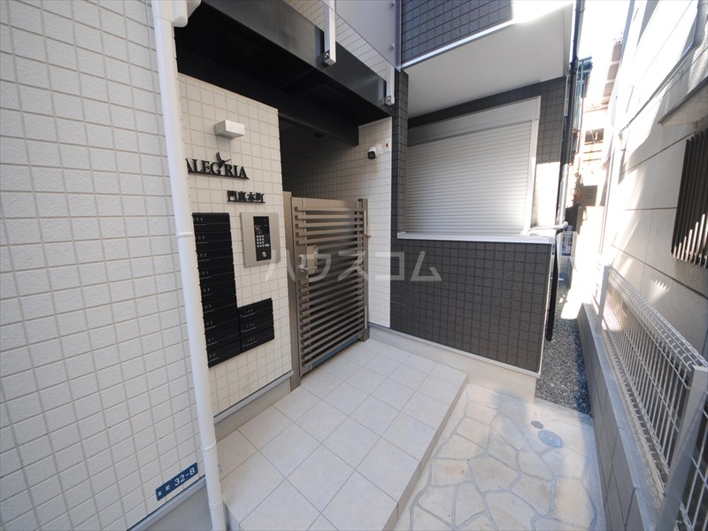 24/30 エントランス