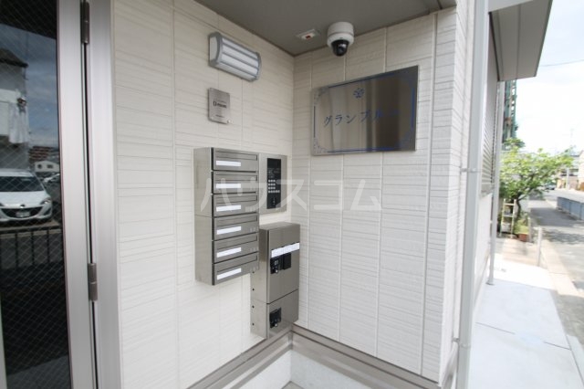 18/22 エントランス