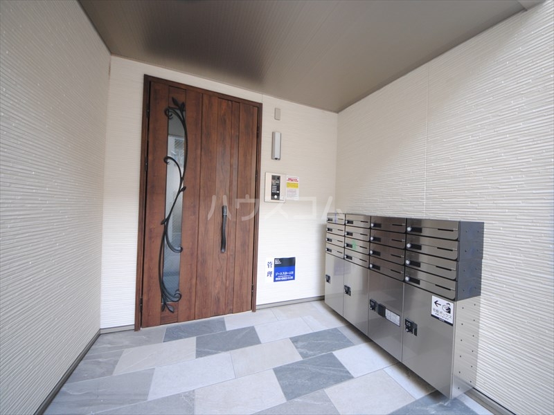 28/30 エントランス