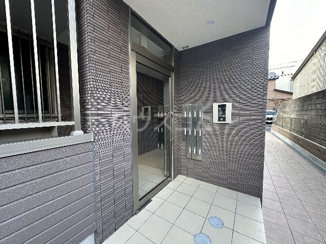 21/30 エントランス