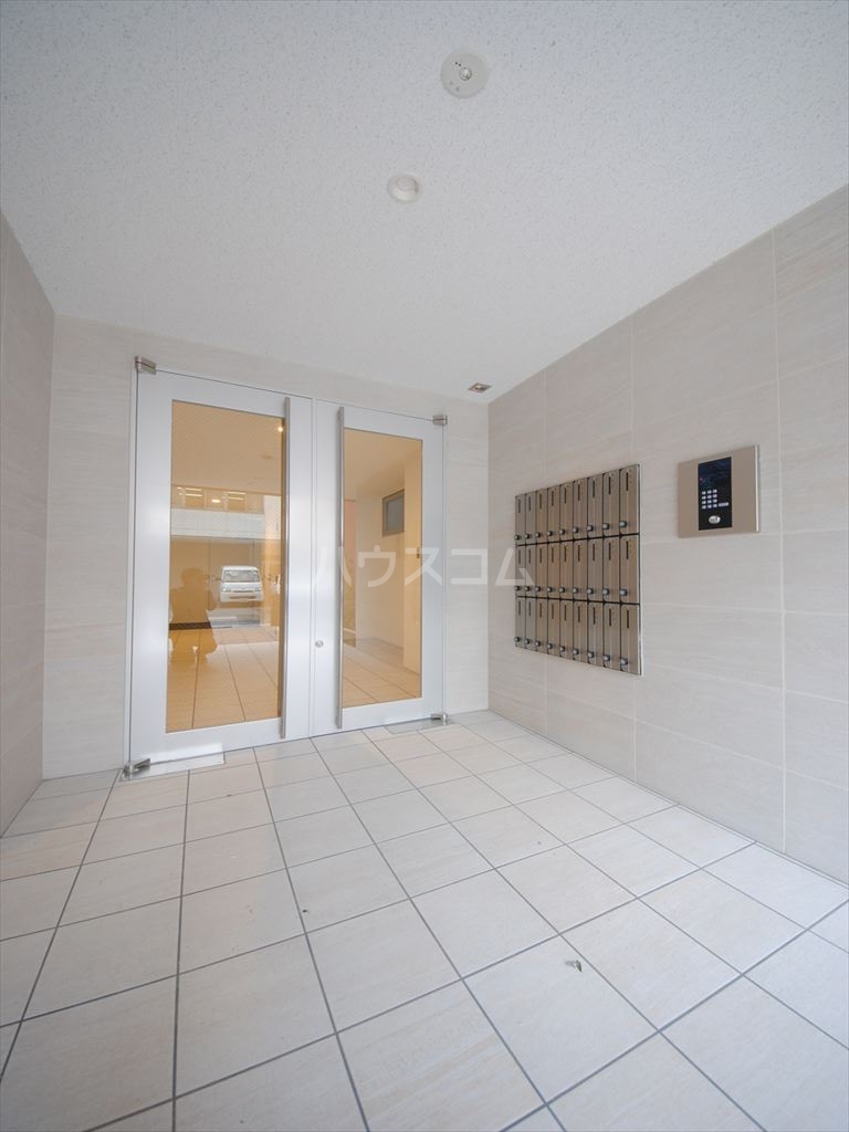 26/30 エントランス