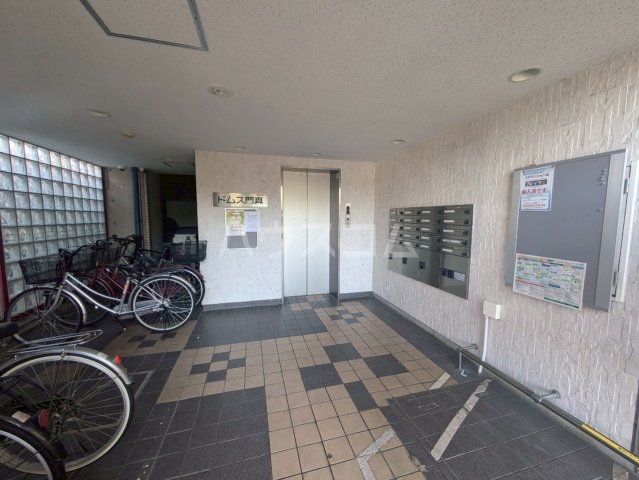 24/29 エントランス