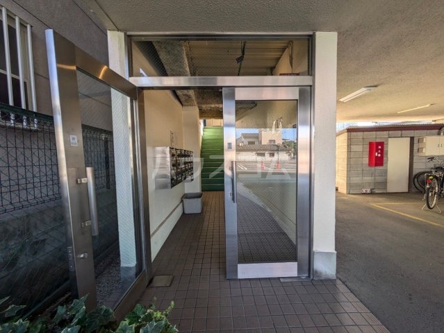 25/30 エントランス