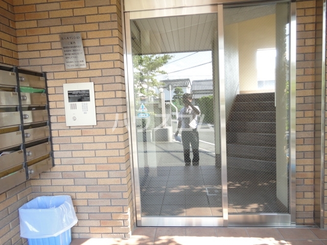 22/22 エントランス