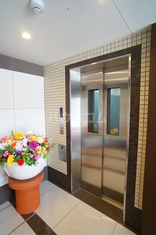 17/17 エントランス