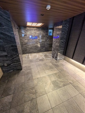 23/30 エントランス