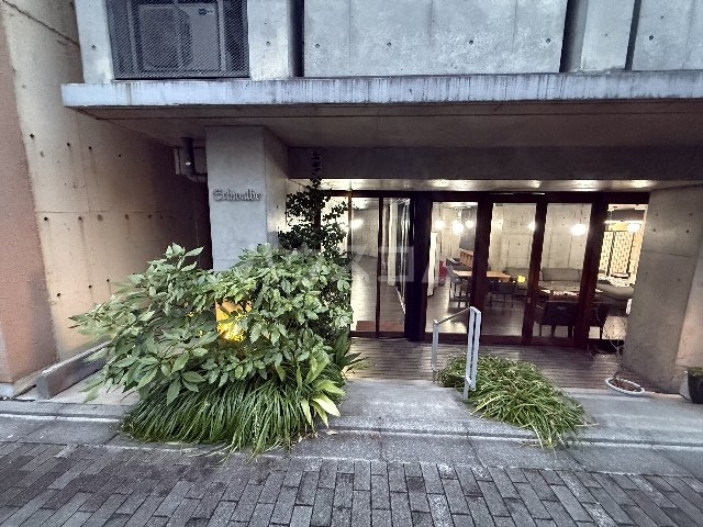 27/30 エントランス