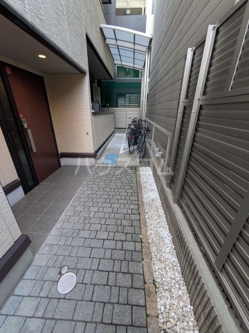 24/30 エントランス