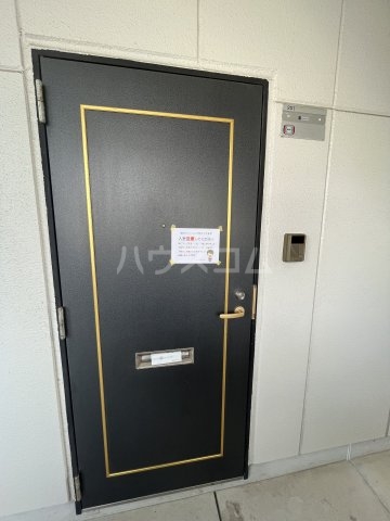 21/30 エントランス