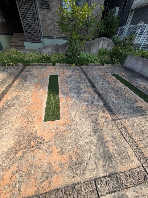 28/30 駐車場