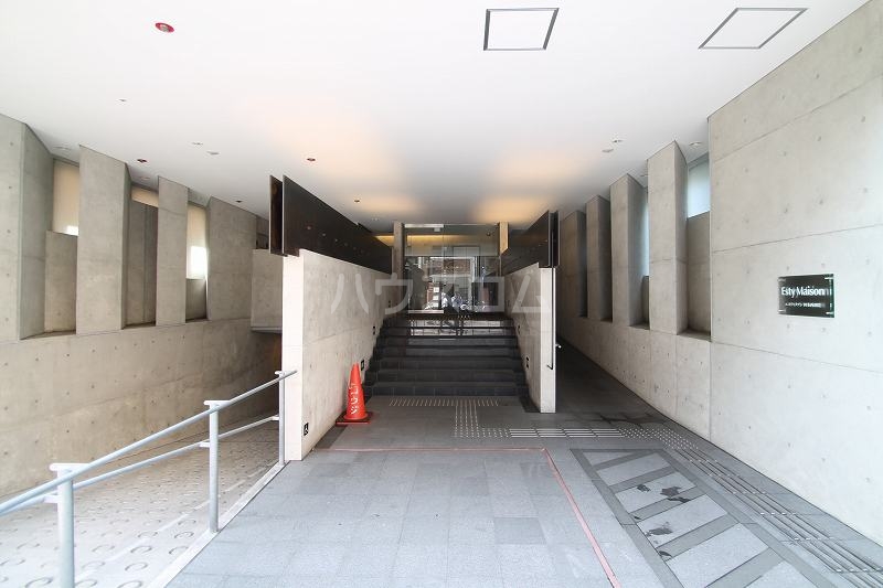 15/18 エントランス