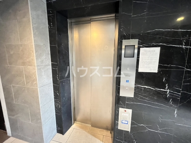 18/27 エントランス