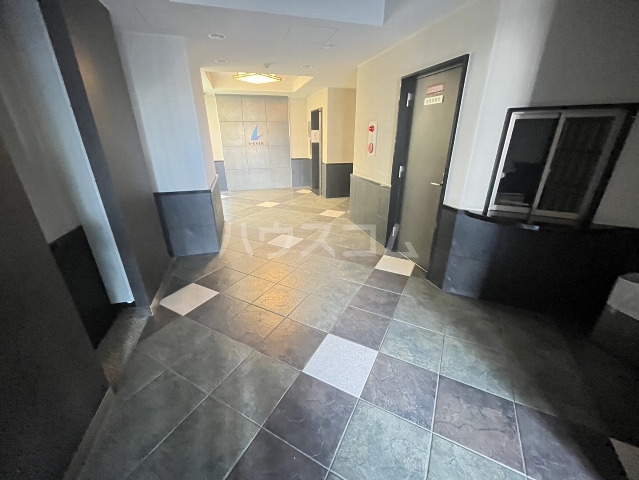 24/30 エントランス