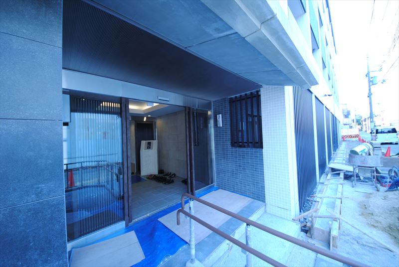 21/27 エントランス