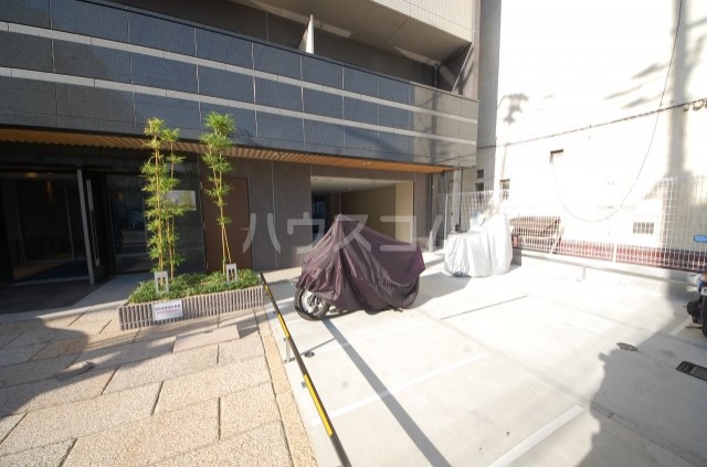 24/30 エントランス