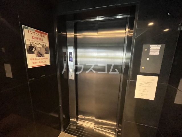 17/27 エントランス