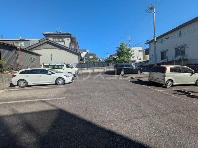 22/30 駐車場