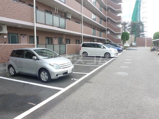 18/28 駐車場